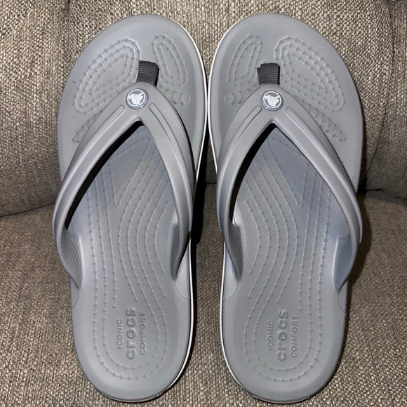 Crocs Other - EUC Unisex Kids Juniors Size 2 Crocs Iconic Comfort Thong Flip Flops Gray/White